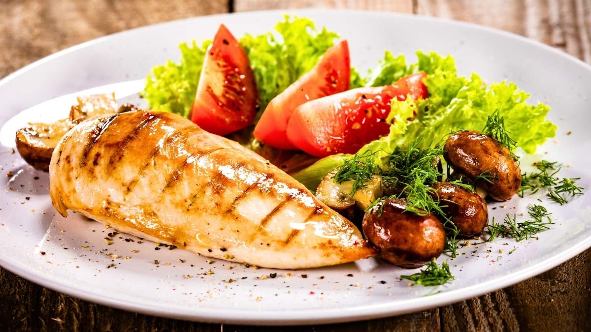 Longevity Scientists Agree on This One Dietary Pattern