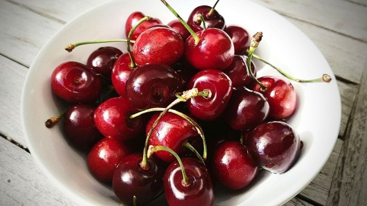 Brain Experts Recommend These Foods to Support Cognitive Health With Age