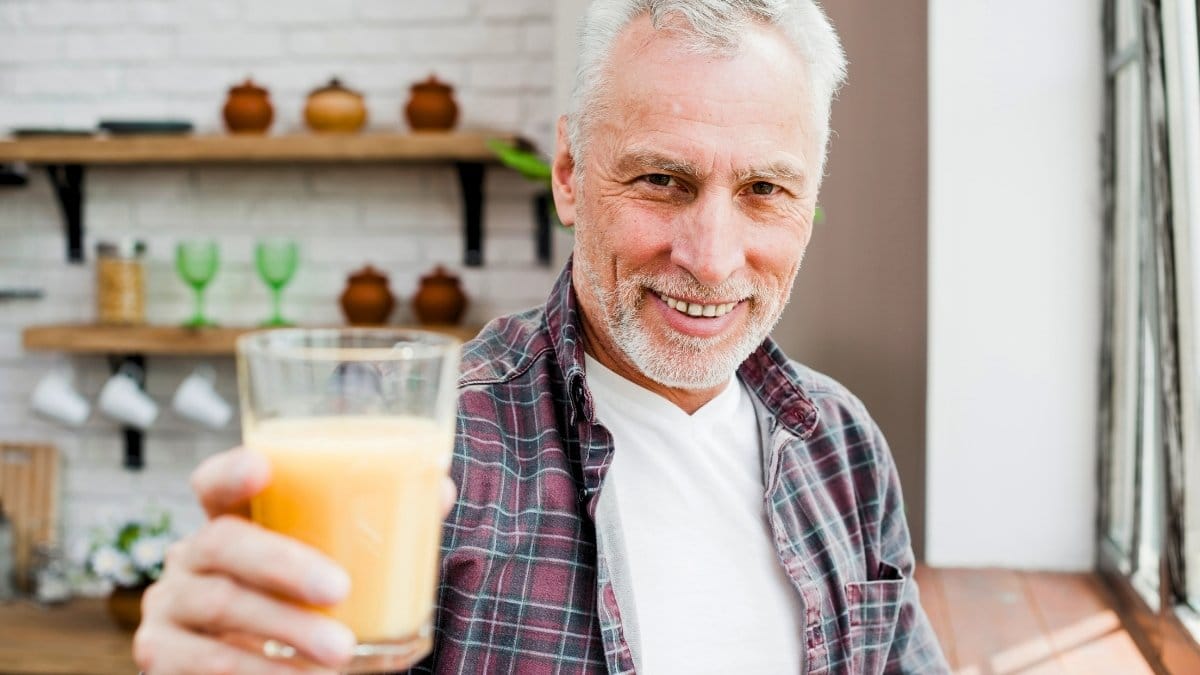 Drinking lemon water regularly has 6 health benefits